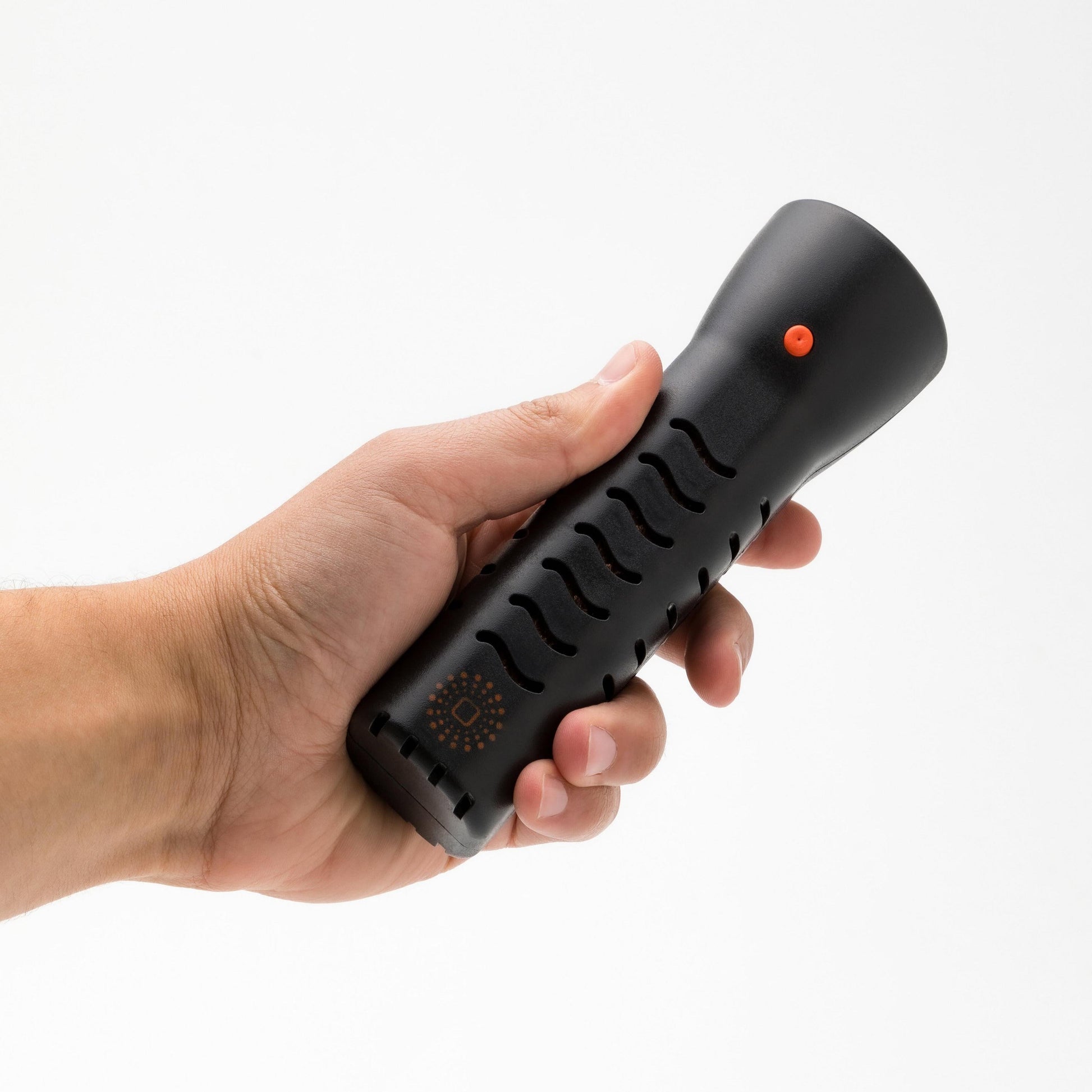 Hand mit unserer Taschenlampe auf weißem Hintergrund - helles Licht, mühelos unterwegs